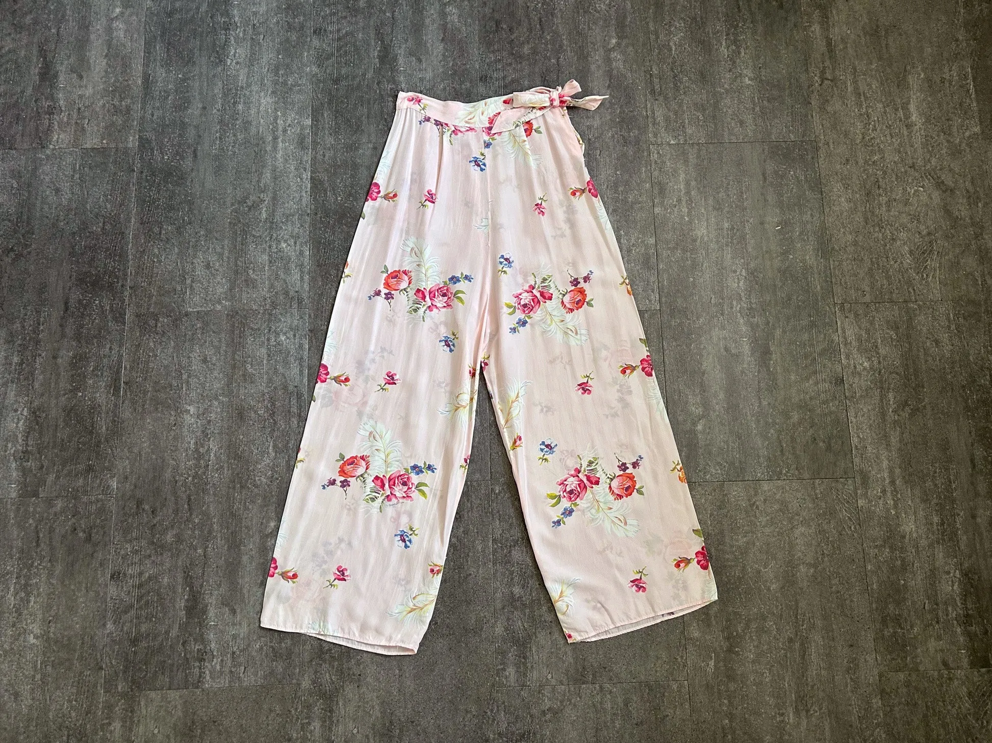 1940s rayon pants . pink floral print pants . 23-25 waist