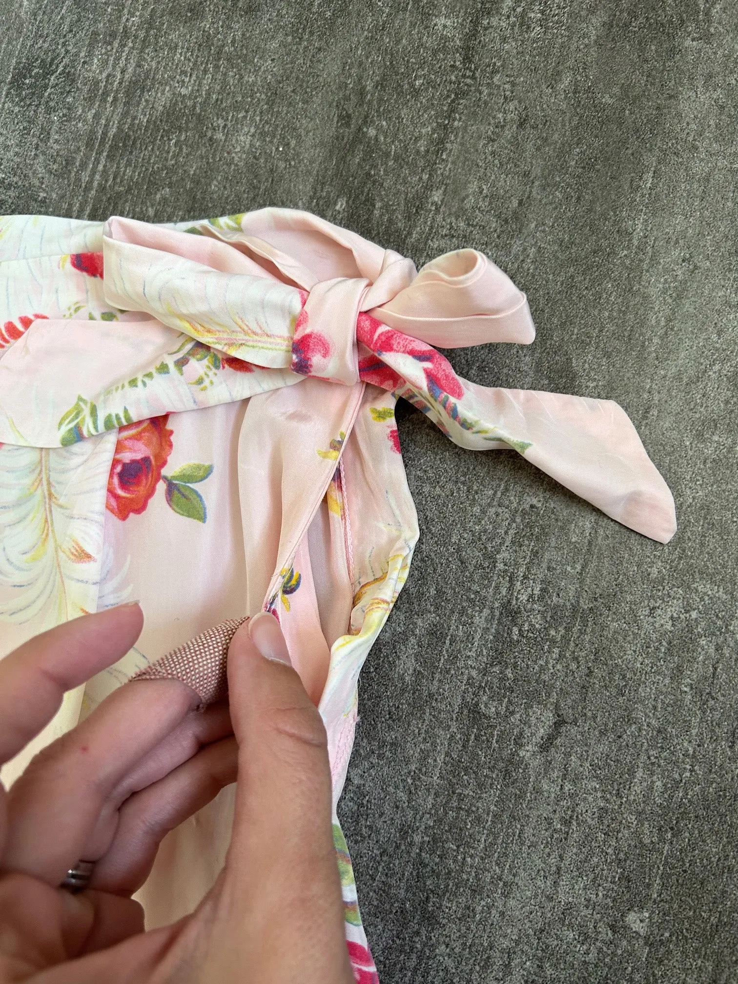 1940s rayon pants . pink floral print pants . 23-25 waist