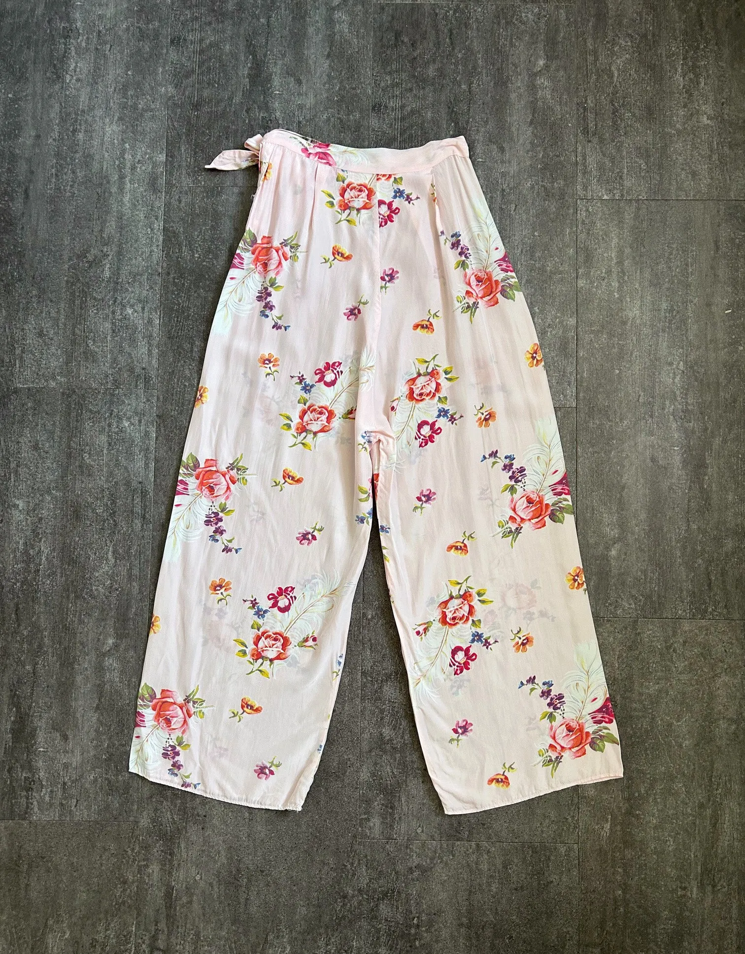 1940s rayon pants . pink floral print pants . 23-25 waist