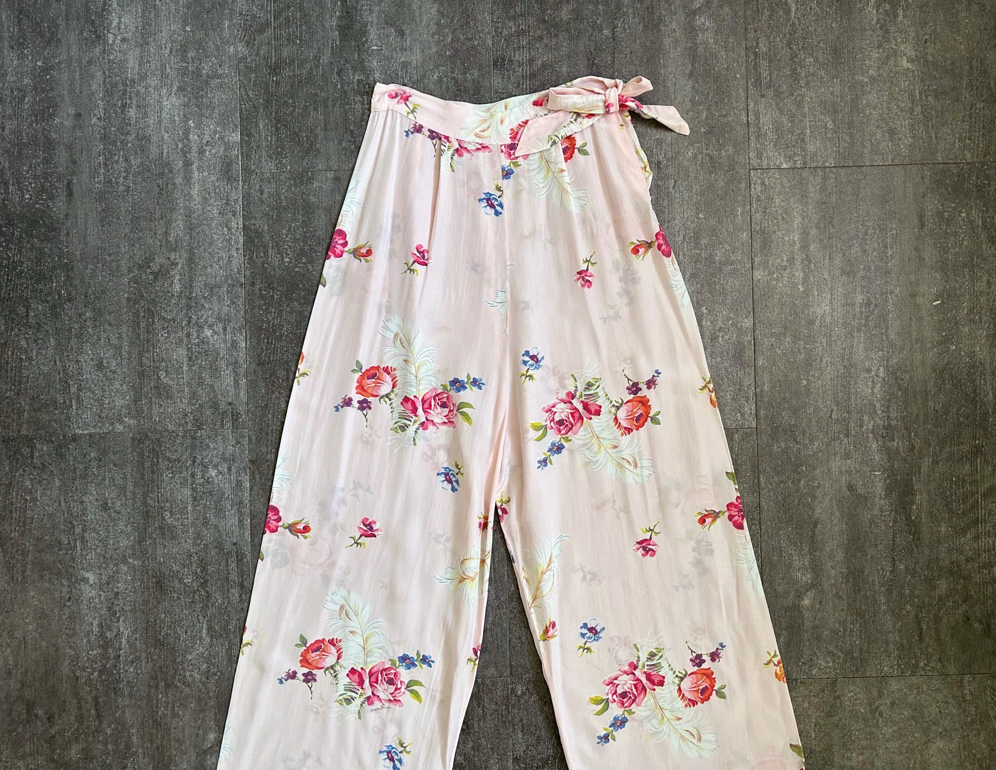 1940s rayon pants . pink floral print pants . 23-25 waist
