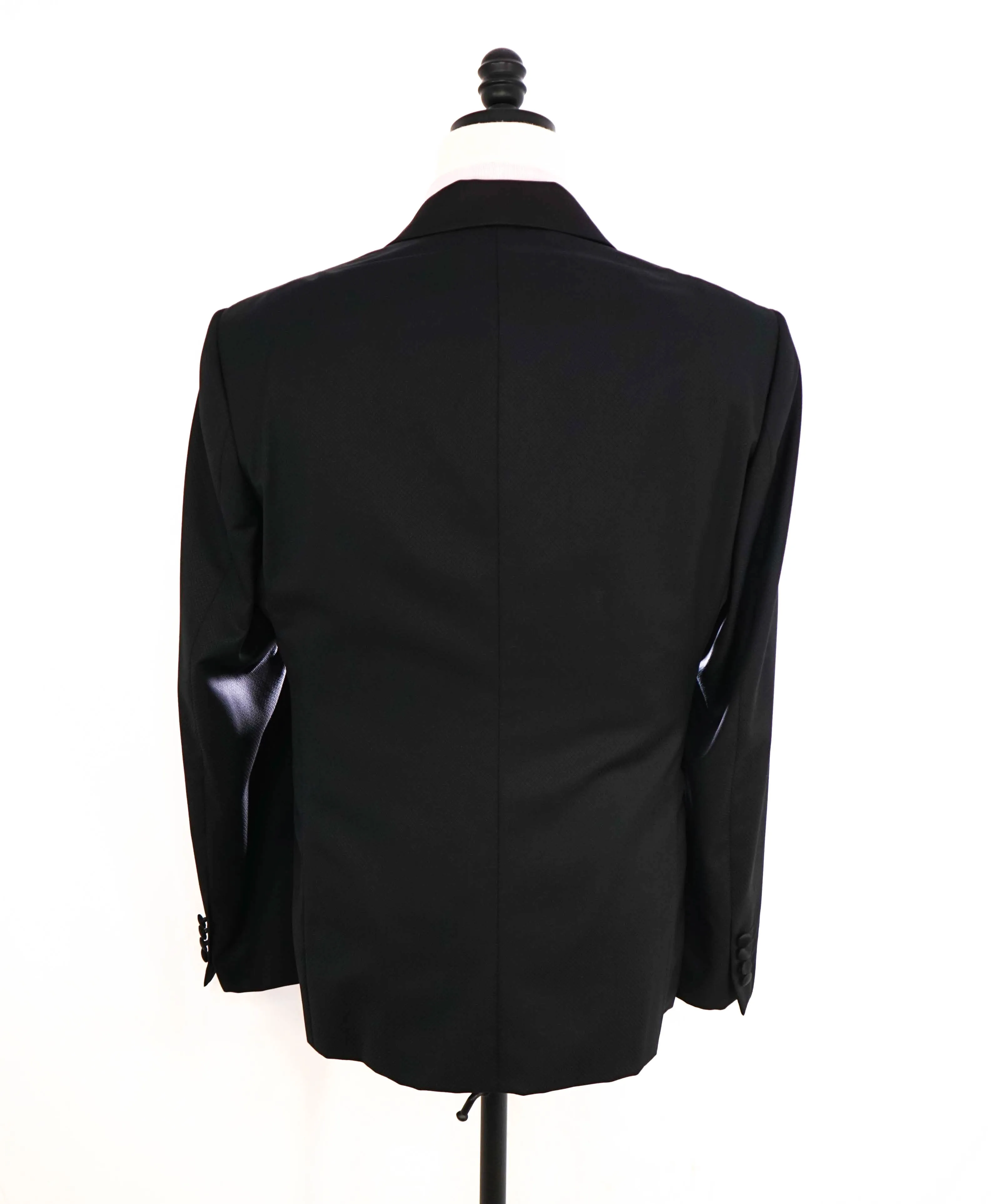 $2,295 ARMANI COLLEZIONI - “M LINE” Textured  SHAWL COLLAR Tuxedo Suit - 46R