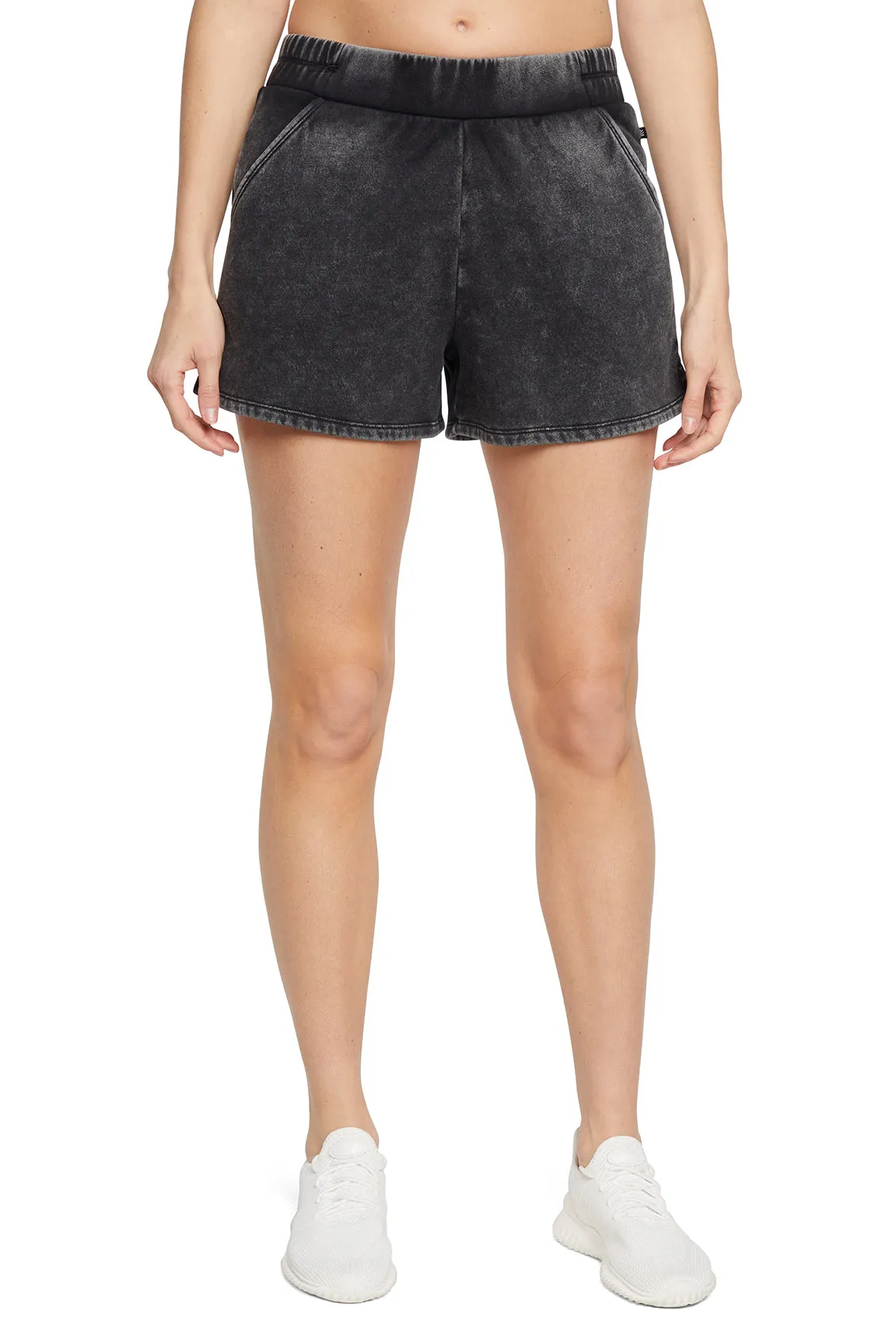 4" Elle Short (Black)