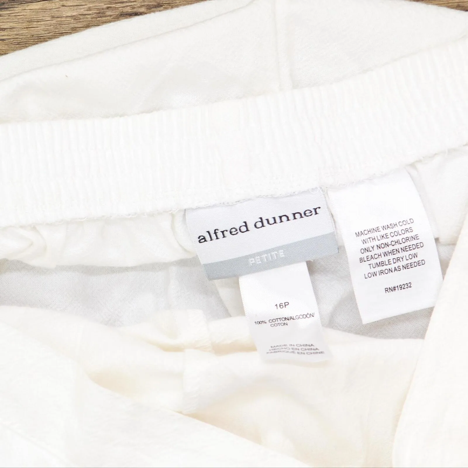 Alfred Dunner Womens Crisscross Strap Capri Pants 23902TR