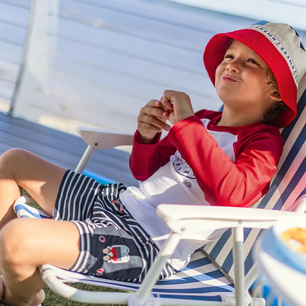 Bermuda de bain blanc et bleu marine à rayures, enfant || White and navy blue striped bathing shorts, child