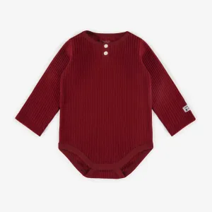 Cache-couche des Fêtes rouge en tricot côtelé, bébé || Red holiday bodysuit in ribbed knit, baby