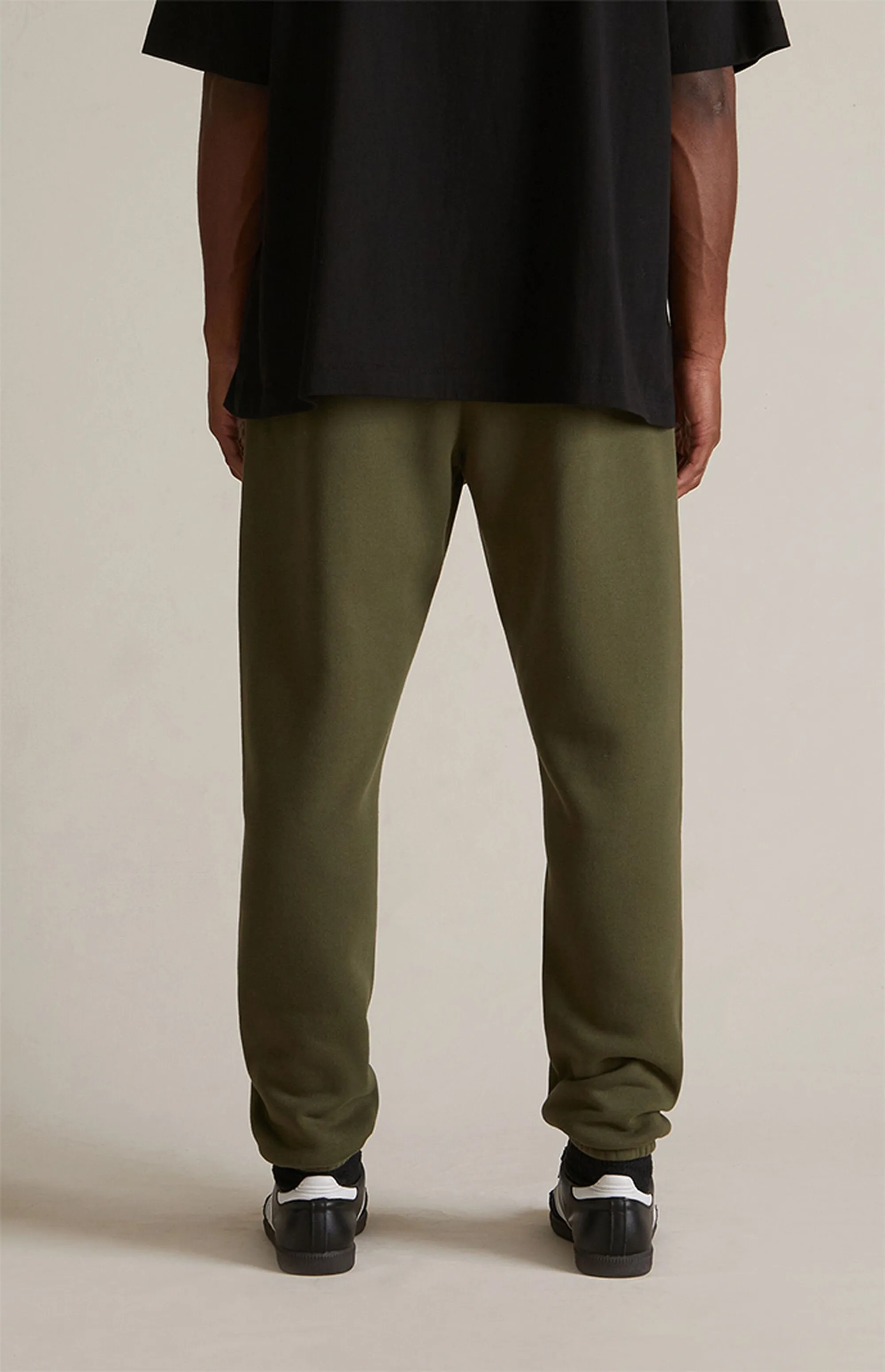 FLEECE ESSENTIAL SWEATPANT - MILITARY