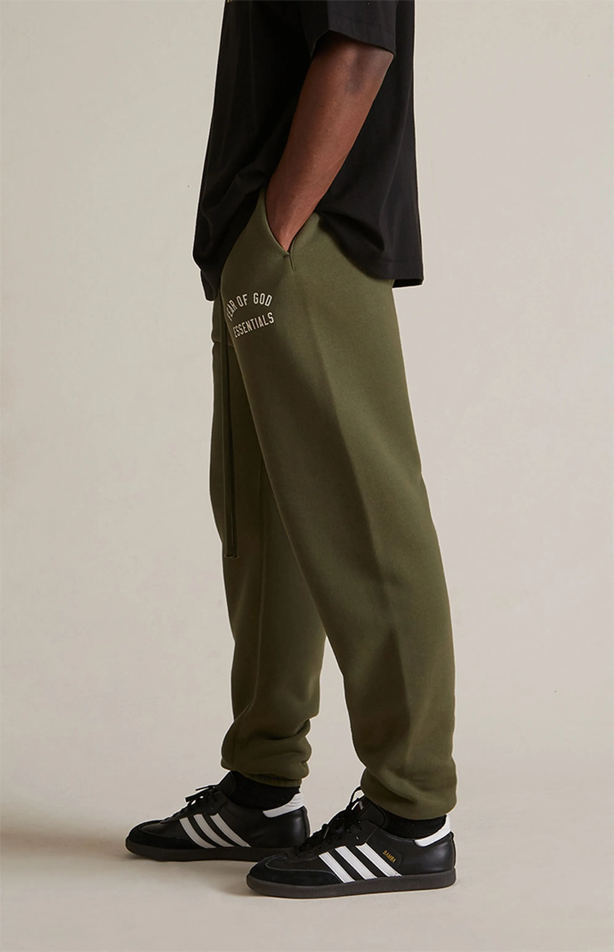 FLEECE ESSENTIAL SWEATPANT - MILITARY