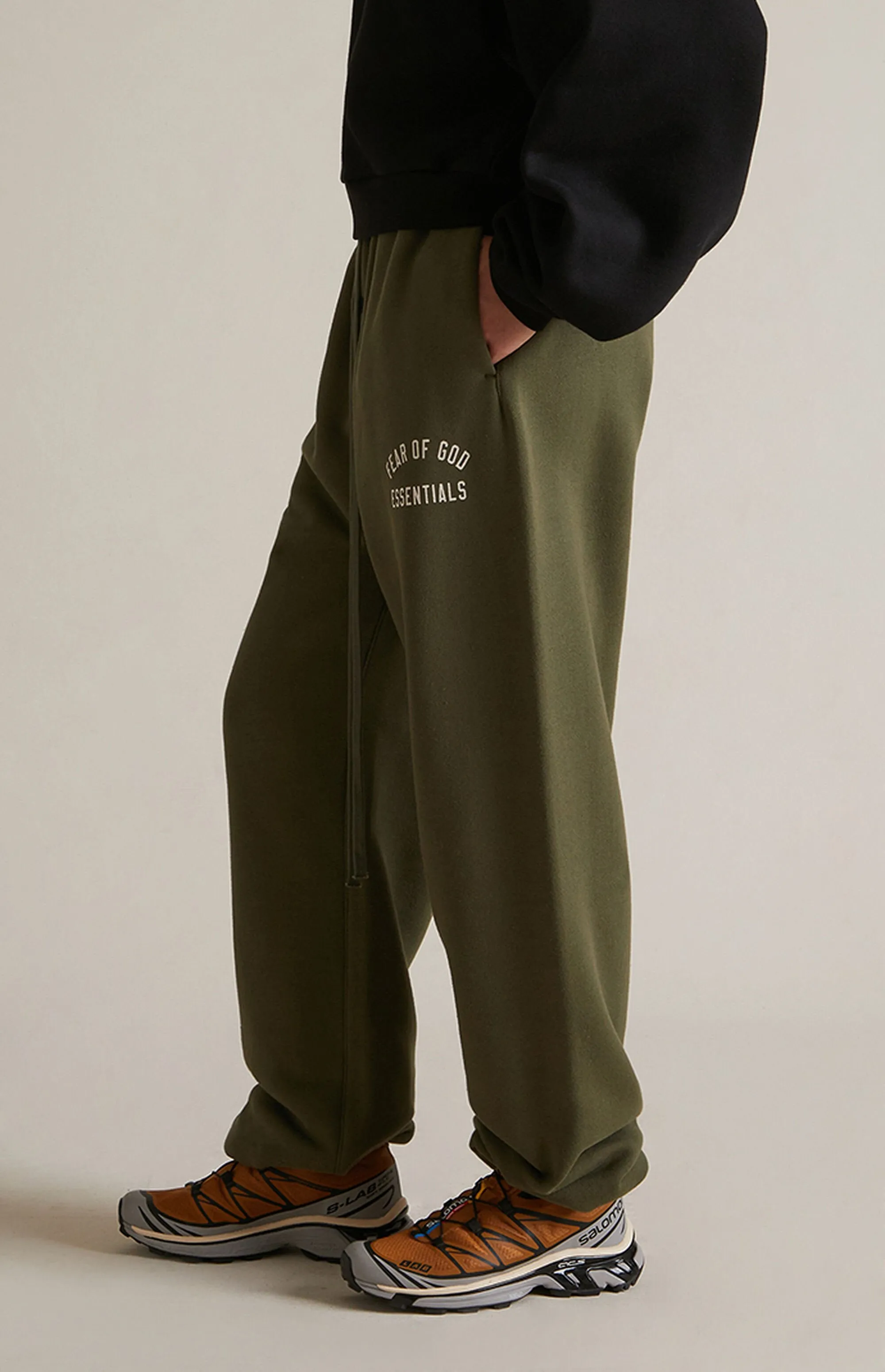FLEECE ESSENTIAL SWEATPANT - MILITARY