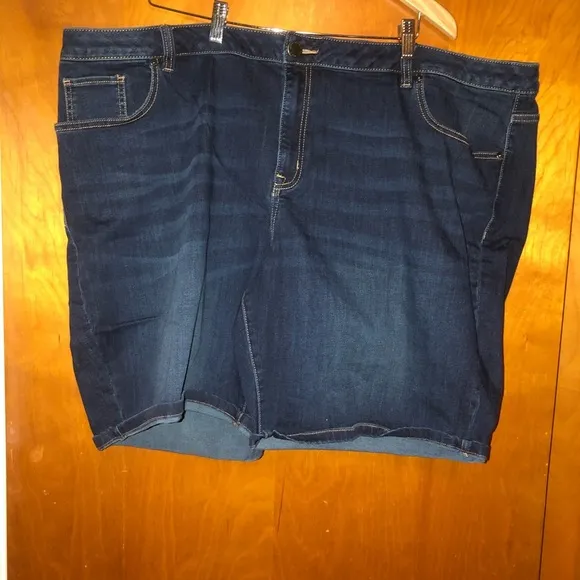 𝅺Lane Bryant jean Bermuda shorts denim size 28