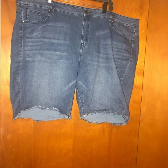 𝅺Lane Bryant jean Bermuda shorts denim size 28