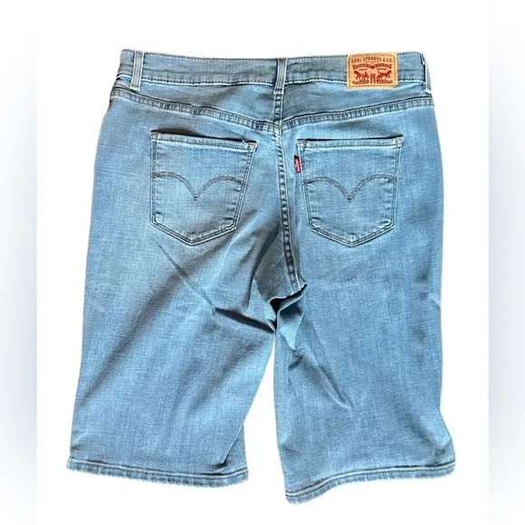 Levi’s CLASSIC BERMUDA SHORTS Blue Women’s Size 28.