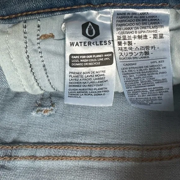 Levi’s CLASSIC BERMUDA SHORTS Blue Women’s Size 28.