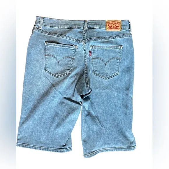 Levi’s CLASSIC BERMUDA SHORTS Blue Women’s Size 28.