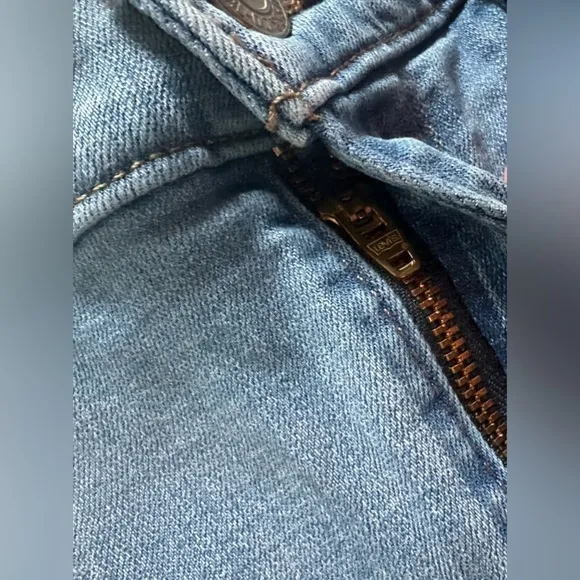 Levi’s CLASSIC BERMUDA SHORTS Blue Women’s Size 28.