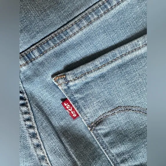 Levi’s CLASSIC BERMUDA SHORTS Blue Women’s Size 28.