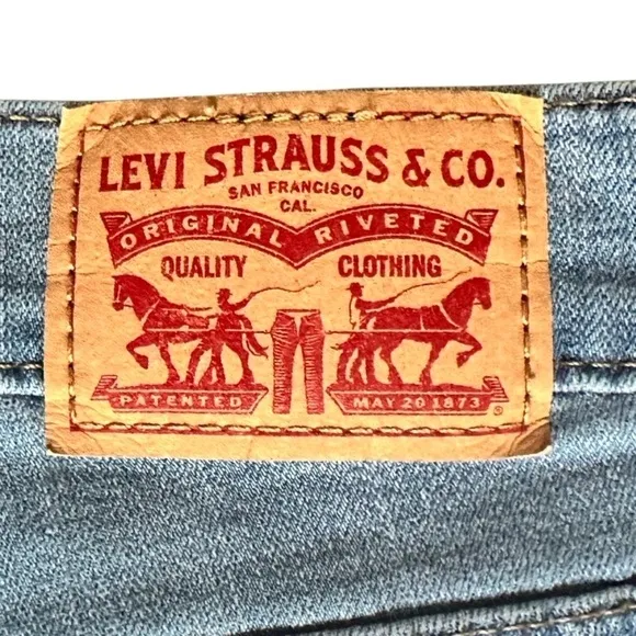 Levi’s CLASSIC BERMUDA SHORTS Blue Women’s Size 28.