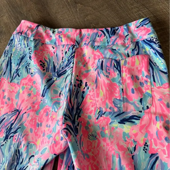 Lilly Pulitzer Luxletic Bettina 9” Stretch Bermuda Shorts - Pink Fan Sea- Size 6