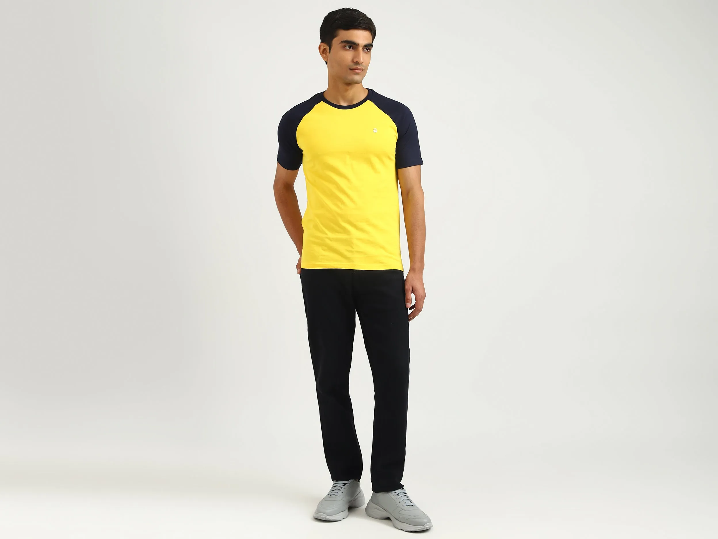 Men Colorblock Round Neck T-shirt