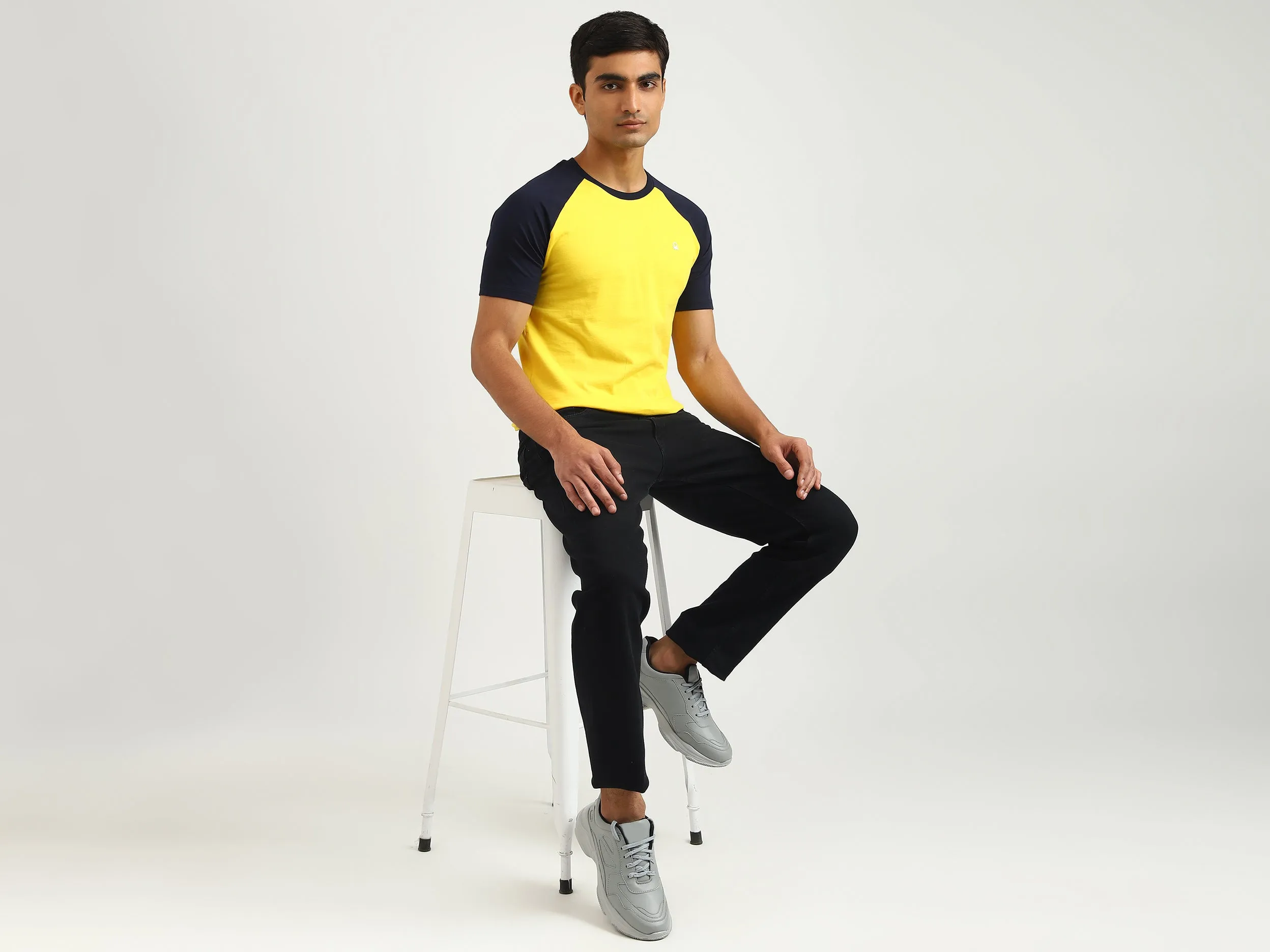 Men Colorblock Round Neck T-shirt