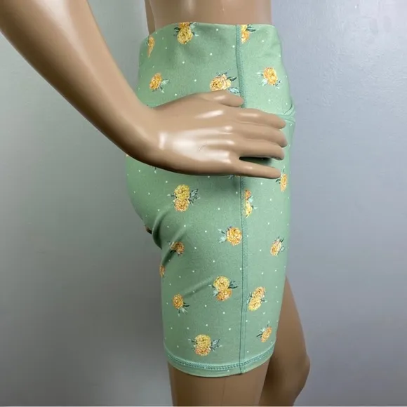 NEW WEWOREWHAT GREEN FLORAL PRINT BIKE SHORTS