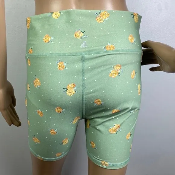 NEW WEWOREWHAT GREEN FLORAL PRINT BIKE SHORTS