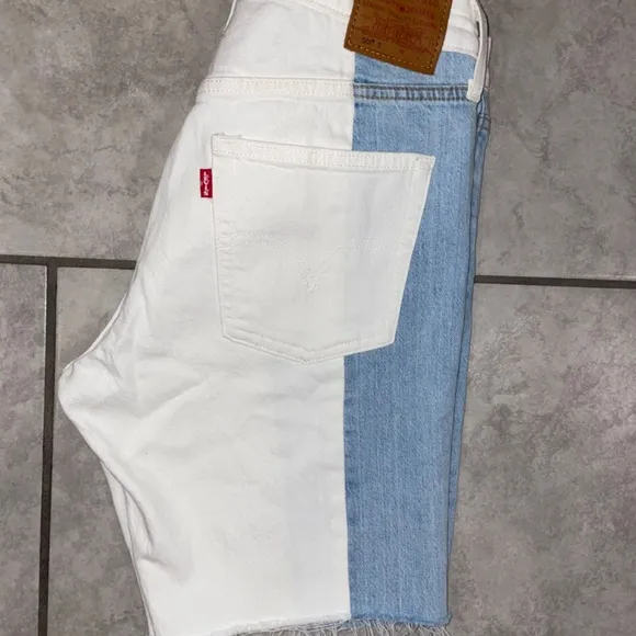 NWOT! LEVI’S 501 Premium Two-Tone Denim Mid-Rise Raw Hem Bermuda Shorts Size W30