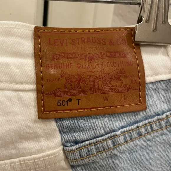 NWOT! LEVI’S 501 Premium Two-Tone Denim Mid-Rise Raw Hem Bermuda Shorts Size W30