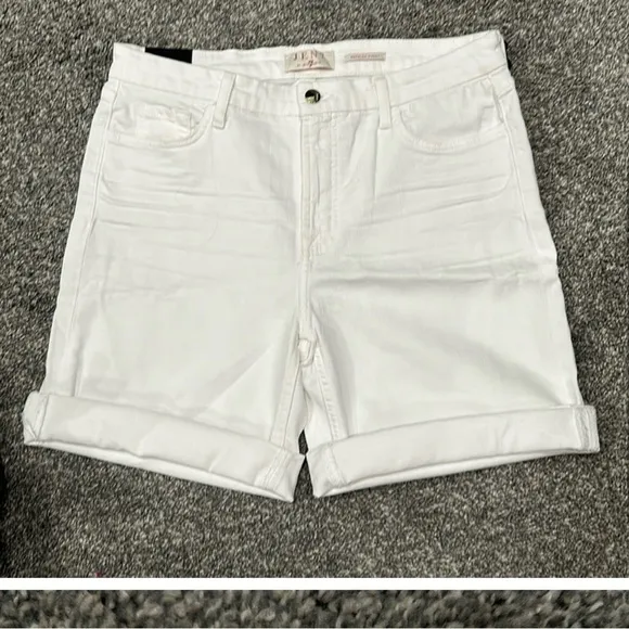 Nwt 7 For All Mankind Jen 7 Bermuda shorts Size 12