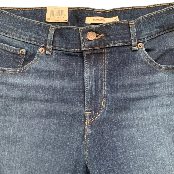 NWT Levi’s Mid Rise Dark Washed Bermuda Shorts Size 10 W30