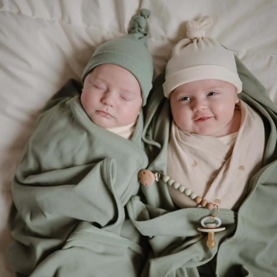Ribbed Knotted Baby Gown   Beanie Set