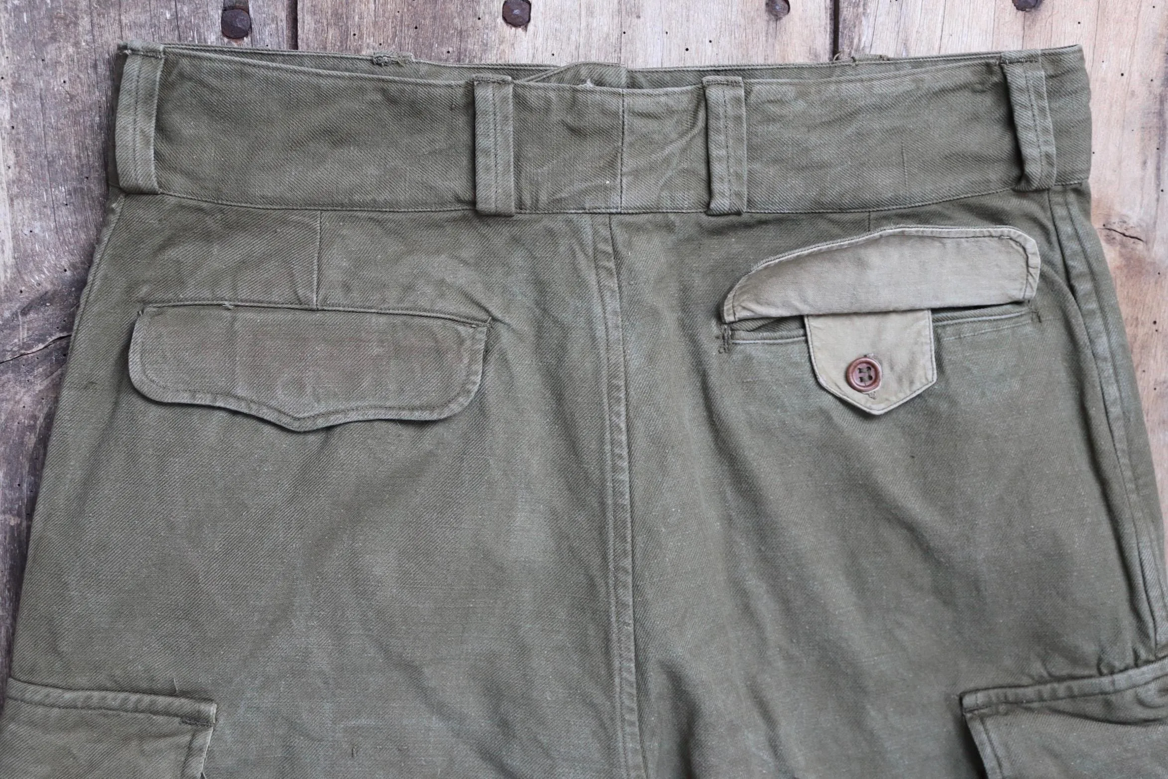 Vintage French military workwear trousers - 1950s 40s cargo pants - M47 - khaki green cotton army overalls - 35” x 30”