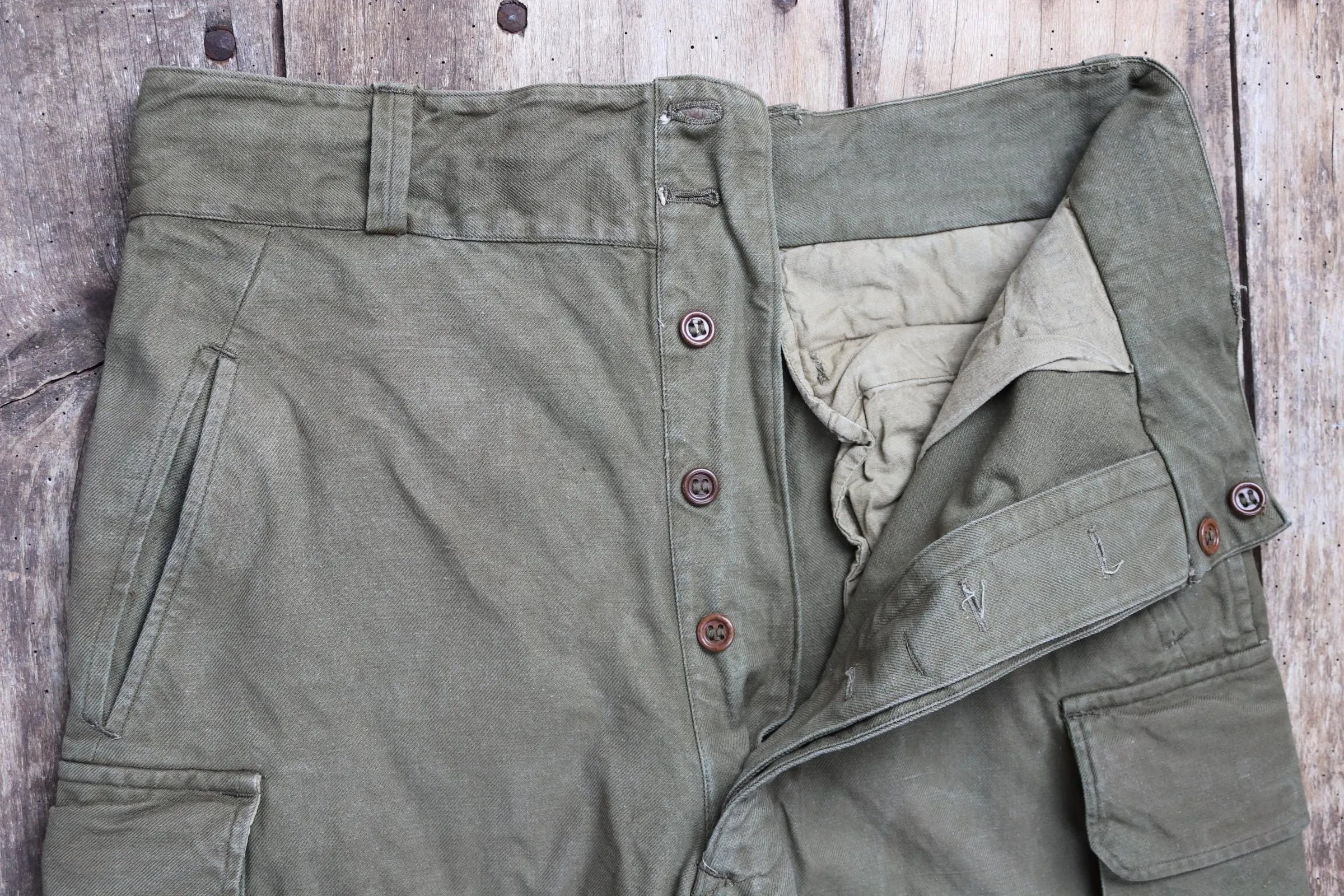 Vintage French military workwear trousers - 1950s 40s cargo pants - M47 - khaki green cotton army overalls - 35” x 30”