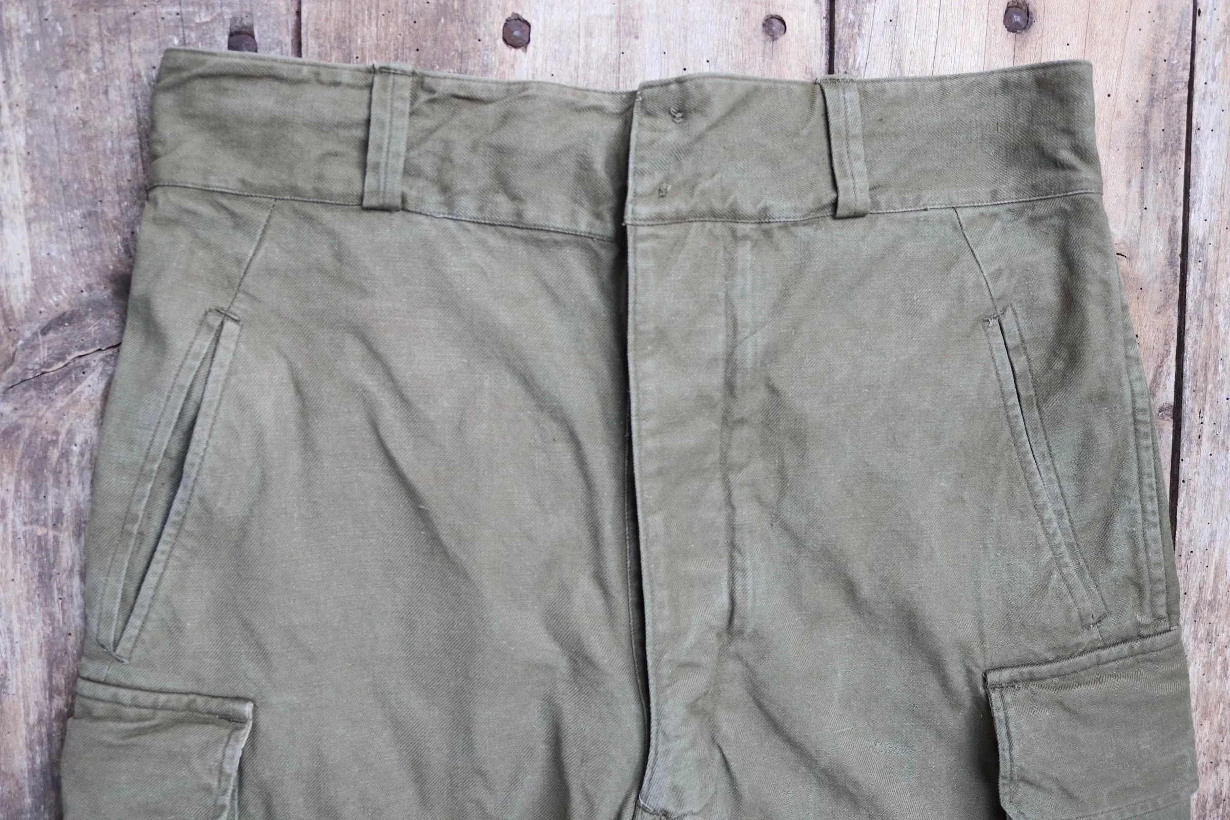 Vintage French military workwear trousers - 1950s 40s cargo pants - M47 - khaki green cotton army overalls - 35” x 30”